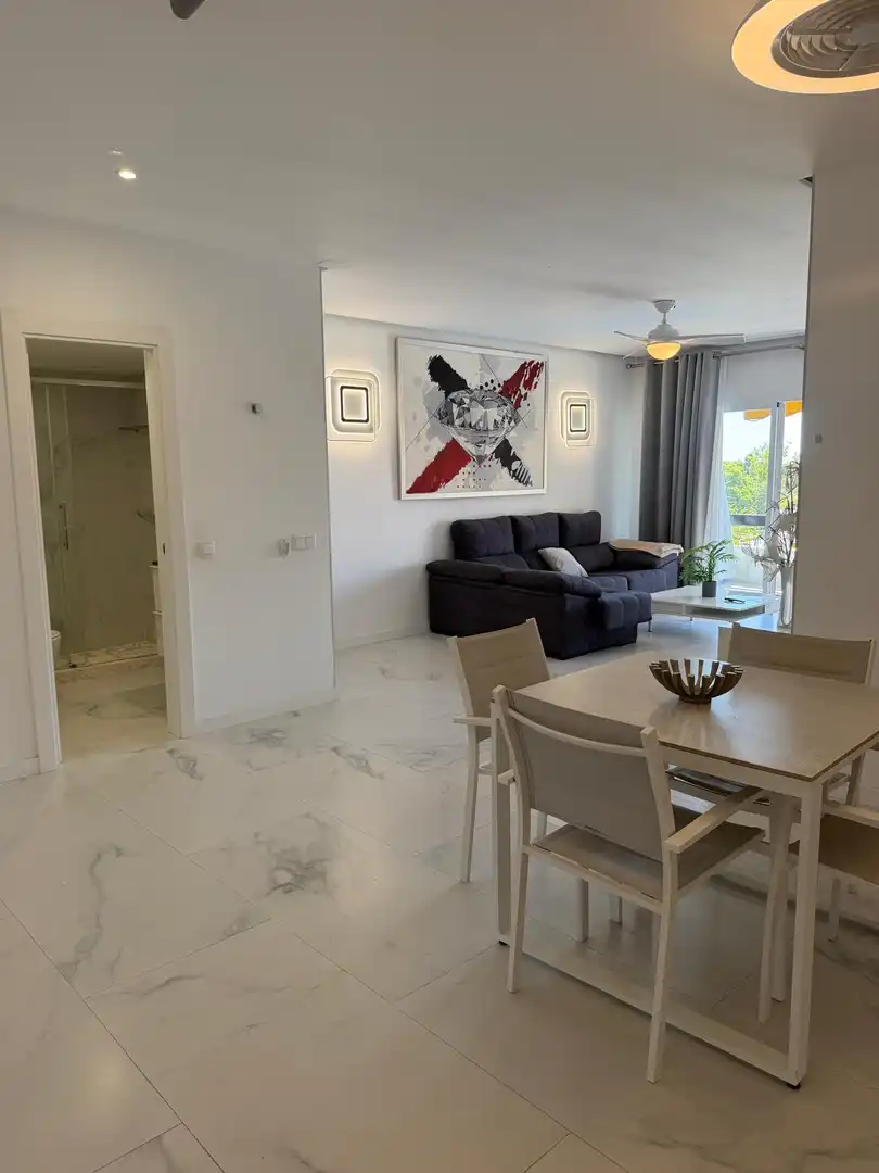 Sala de estar de Apartamento de alquiler en Marbella con Aire acondicionado, Terraza y Piscina