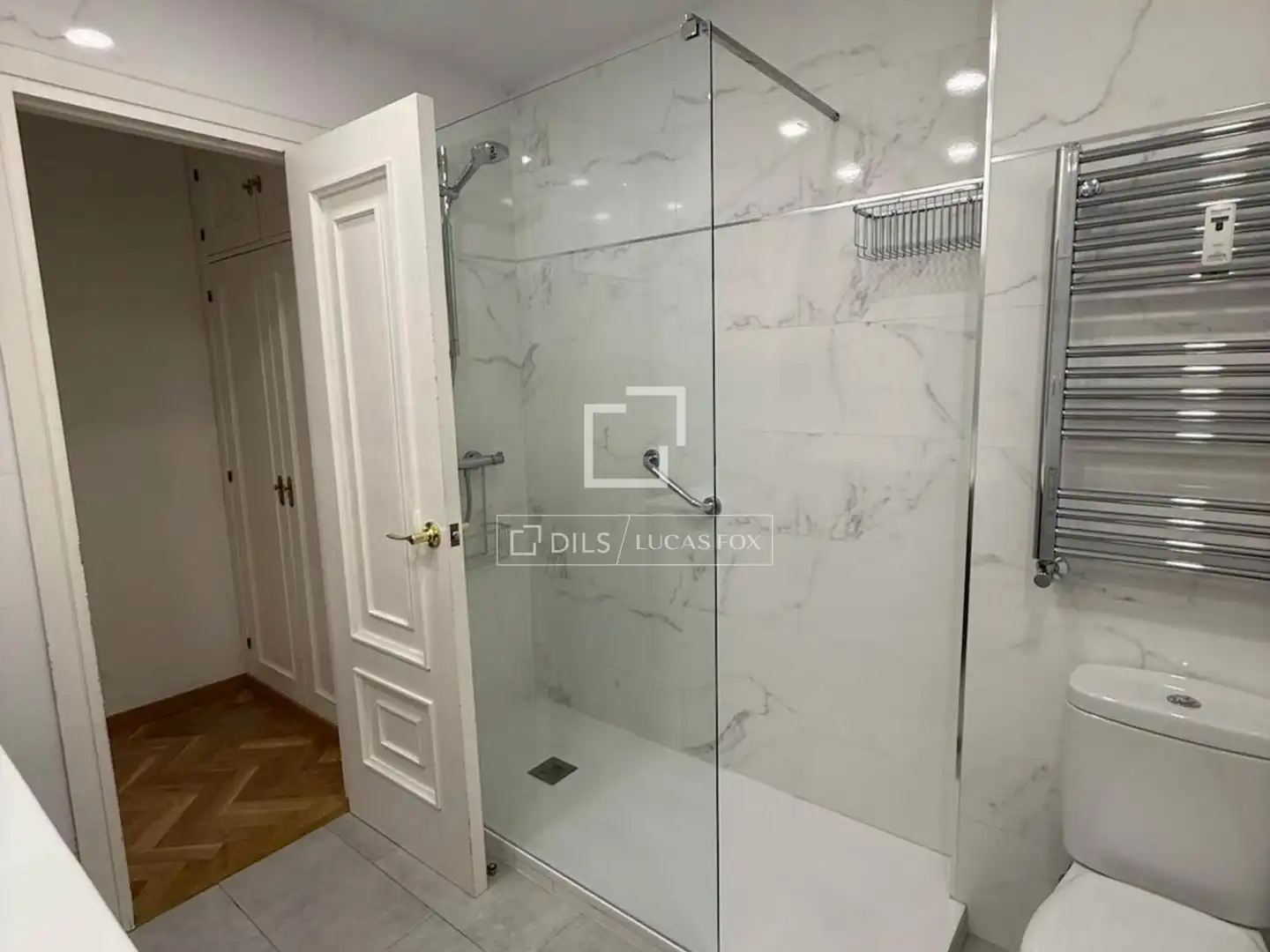 Bathroom of Flat for rent in Madrid  with Air Conditioner, Heating and Private garden