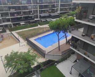 Piscina de Pis de lloguer en Terrassa amb Aire condicionat i Balcó