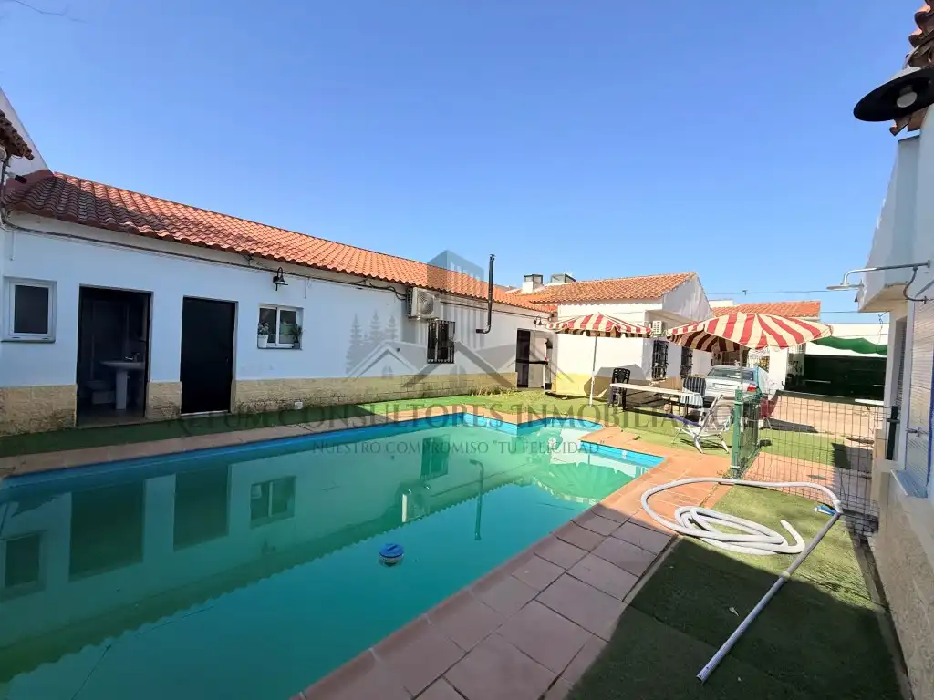 Vista exterior de Casa o xalet en venda en Alcalá de Guadaira