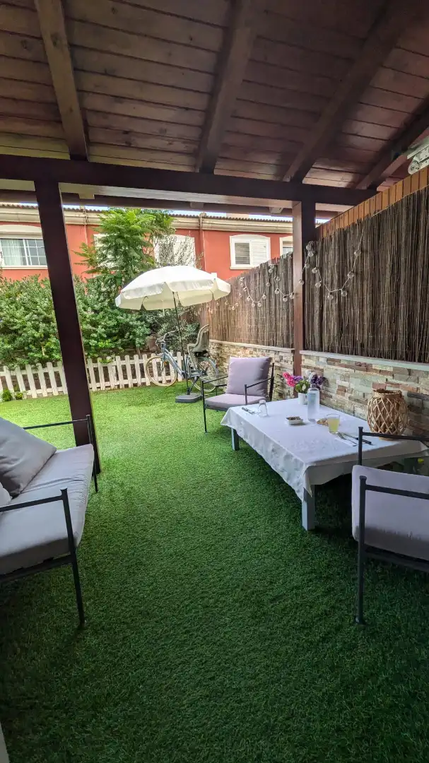 Terraza de Casa adosada en venta en La Pobla de Vallbona con Aire acondicionado, Calefacción y Jardín privado