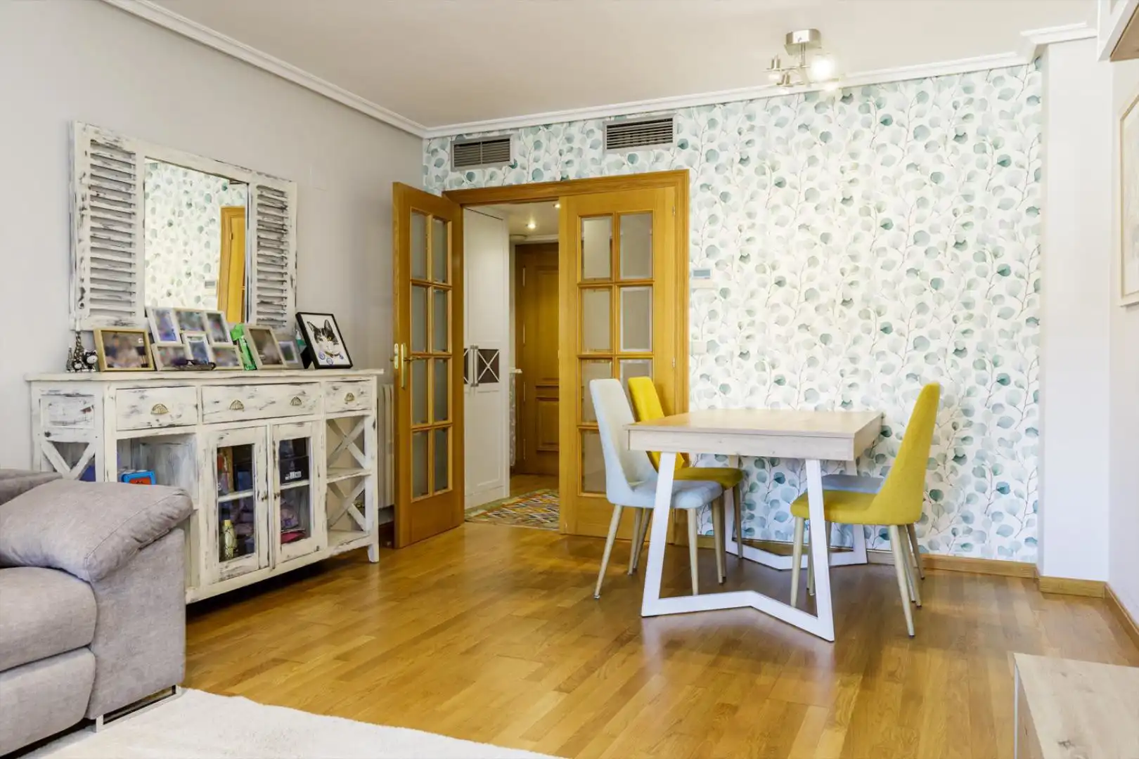 Comedor de Piso en venta en Zaragoza con Terraza, Trastero y Piscina