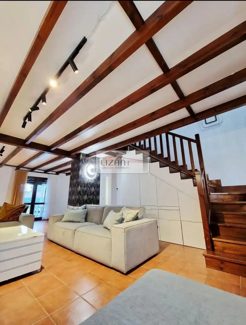 Sala de estar de Casa o chalet en venta en Villaquilambre con Calefacción, Jardín privado y Terraza