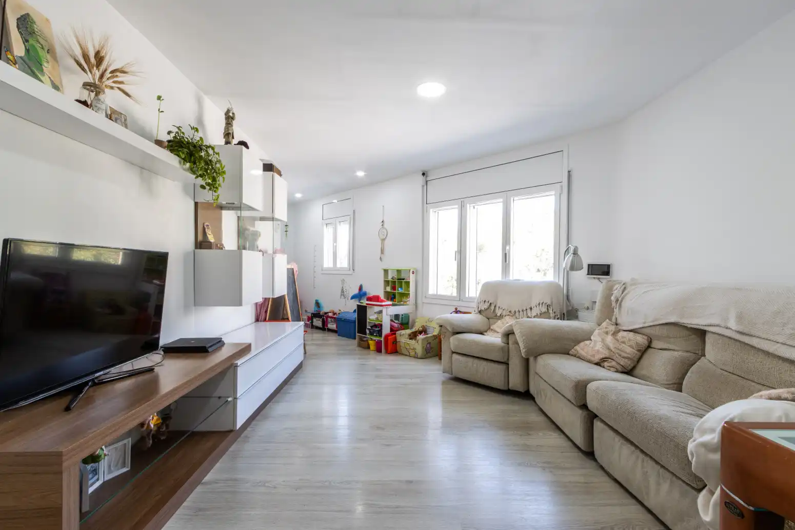 Living room of Flat for sale in Terrassa  with Heating, Parquet flooring and Terrace