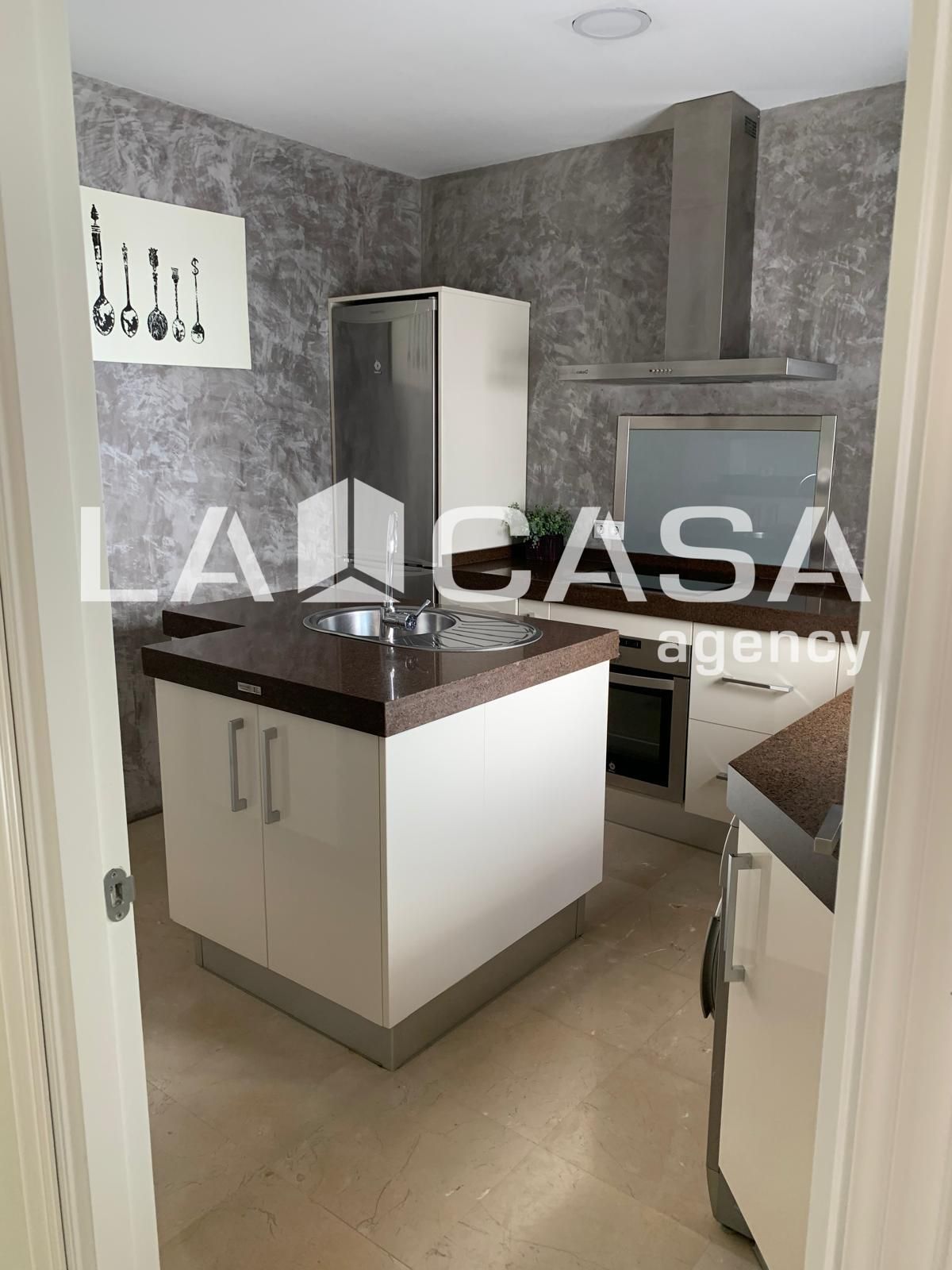 Cuina de Pis en venda en Dos Hermanas amb Aire condicionat, Terrassa i Balcó