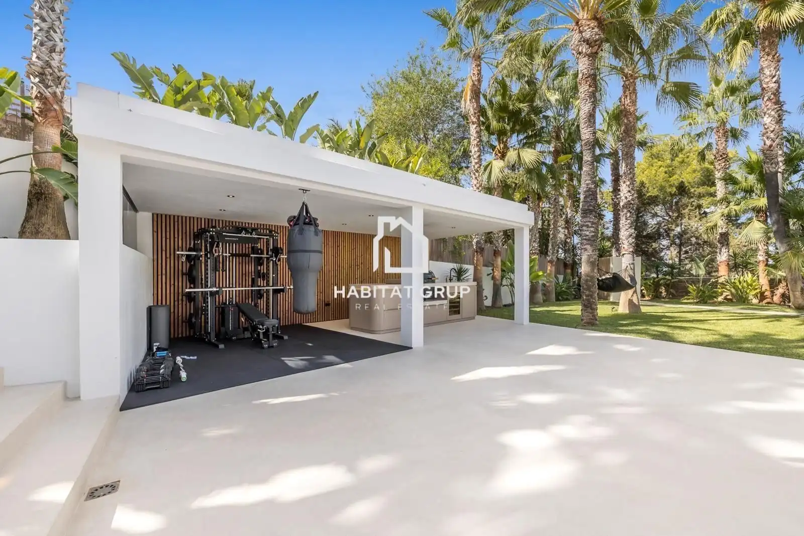Vista exterior de Casa o xalet de lloguer en Eivissa amb Aire condicionat, Calefacció i Jardí privat