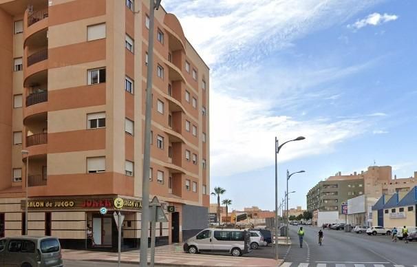 Vista exterior de Piso en venta en Roquetas de Mar con Terraza