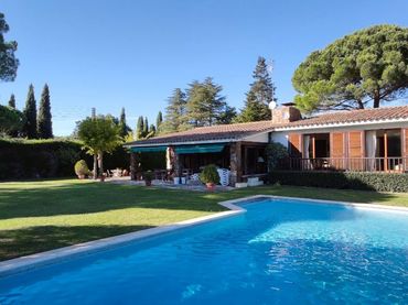 Detached house with pool for sale in Carrer del Club de Golf 3334