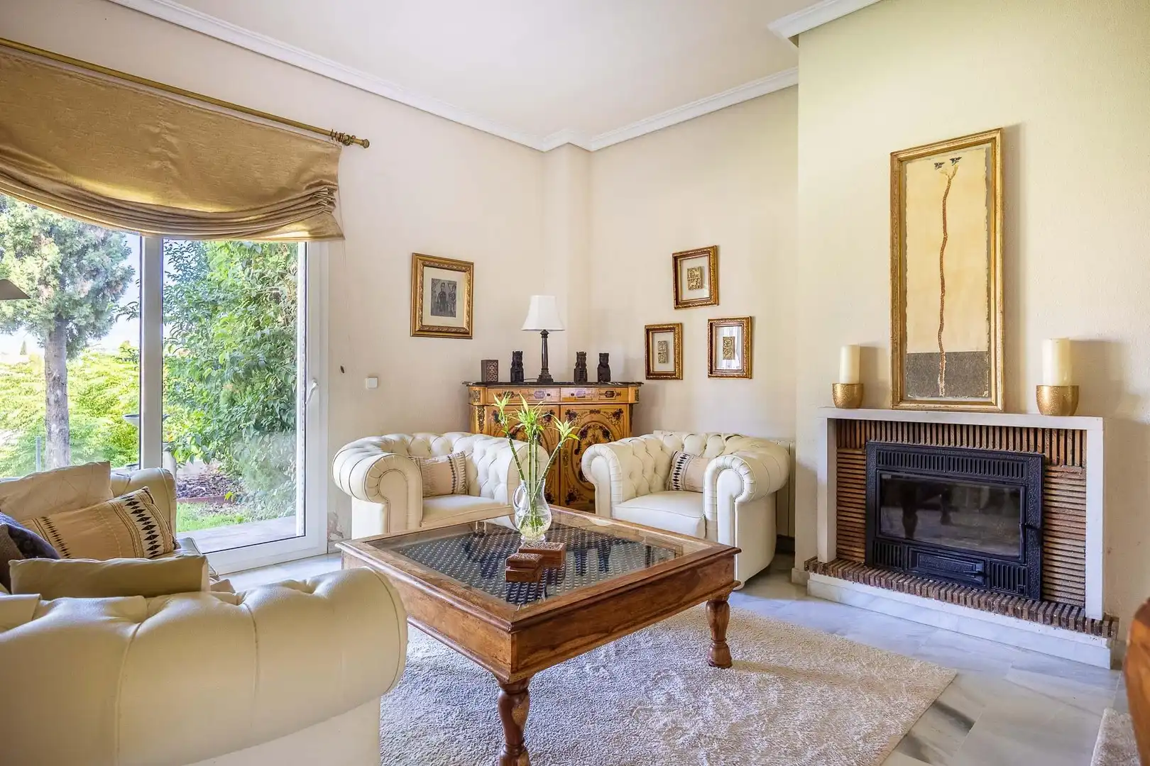 Sala d'estar de Casa o xalet en venda en Mairena del Aljarafe amb Aire condicionat, Calefacció i Jardí privat