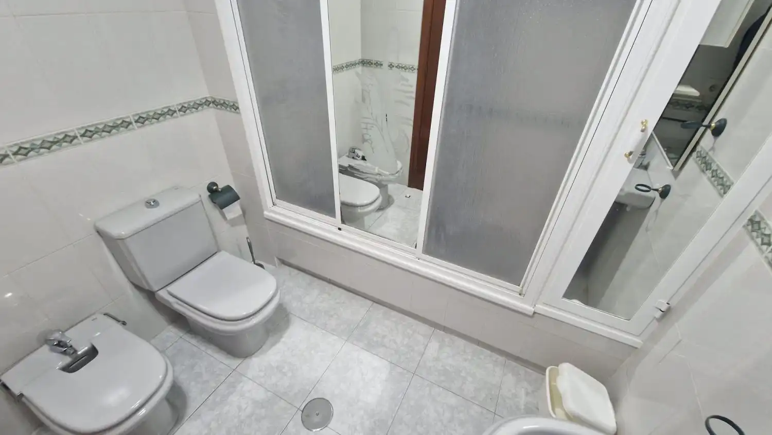 Baño de Piso en venta en Jaén con Calefacción, Terraza y Balcón