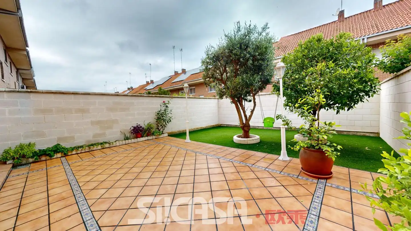 Garden of Detached homes for sale in Parla  with Air Conditioner and Private garden