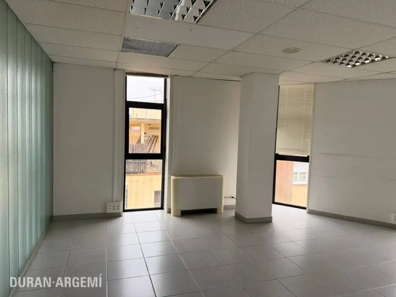 Oficina de lloguer en Terrassa amb Calefacció