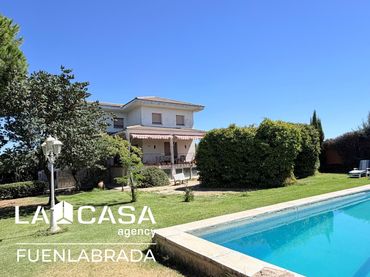 Casa con piscina in vendita a Camino Camarena