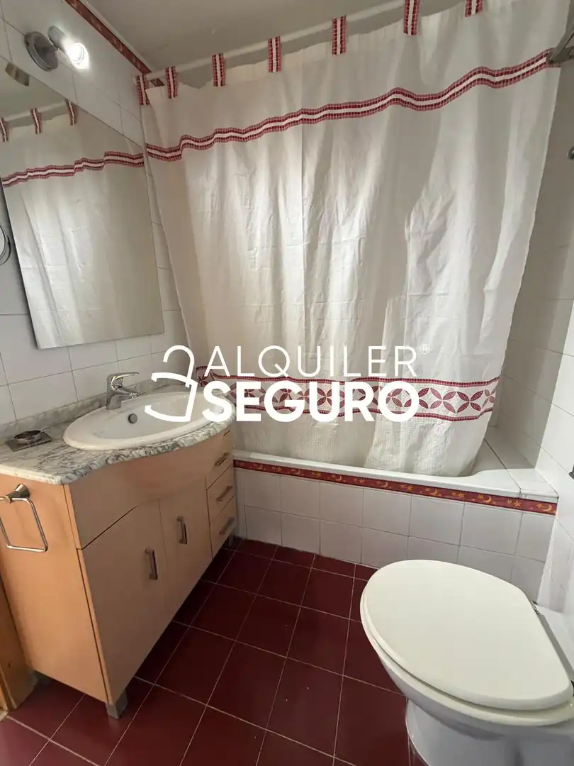 Baño de Piso de alquiler en Madrid con Aire acondicionado, Calefacción y Piscina