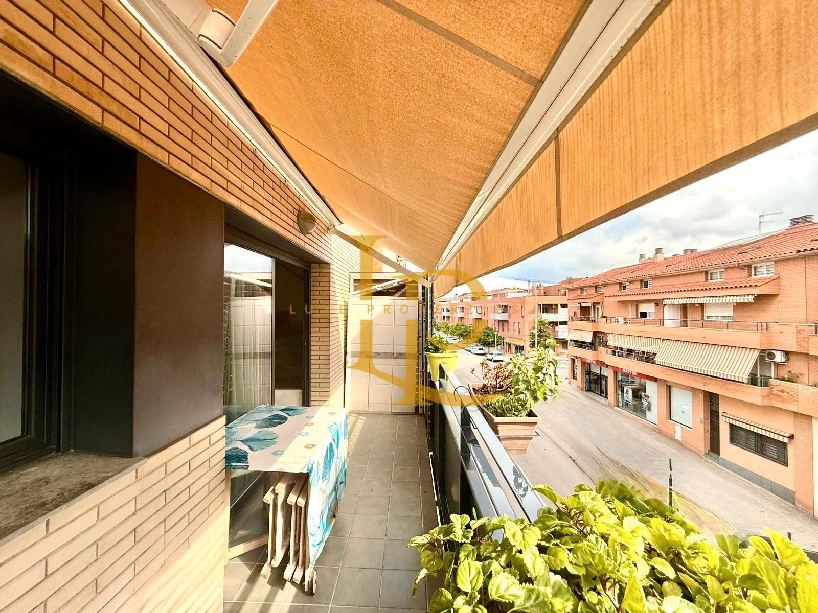 Exterior view of Duplex for sale in Rubí  with Air Conditioner, Heating and Parquet flooring