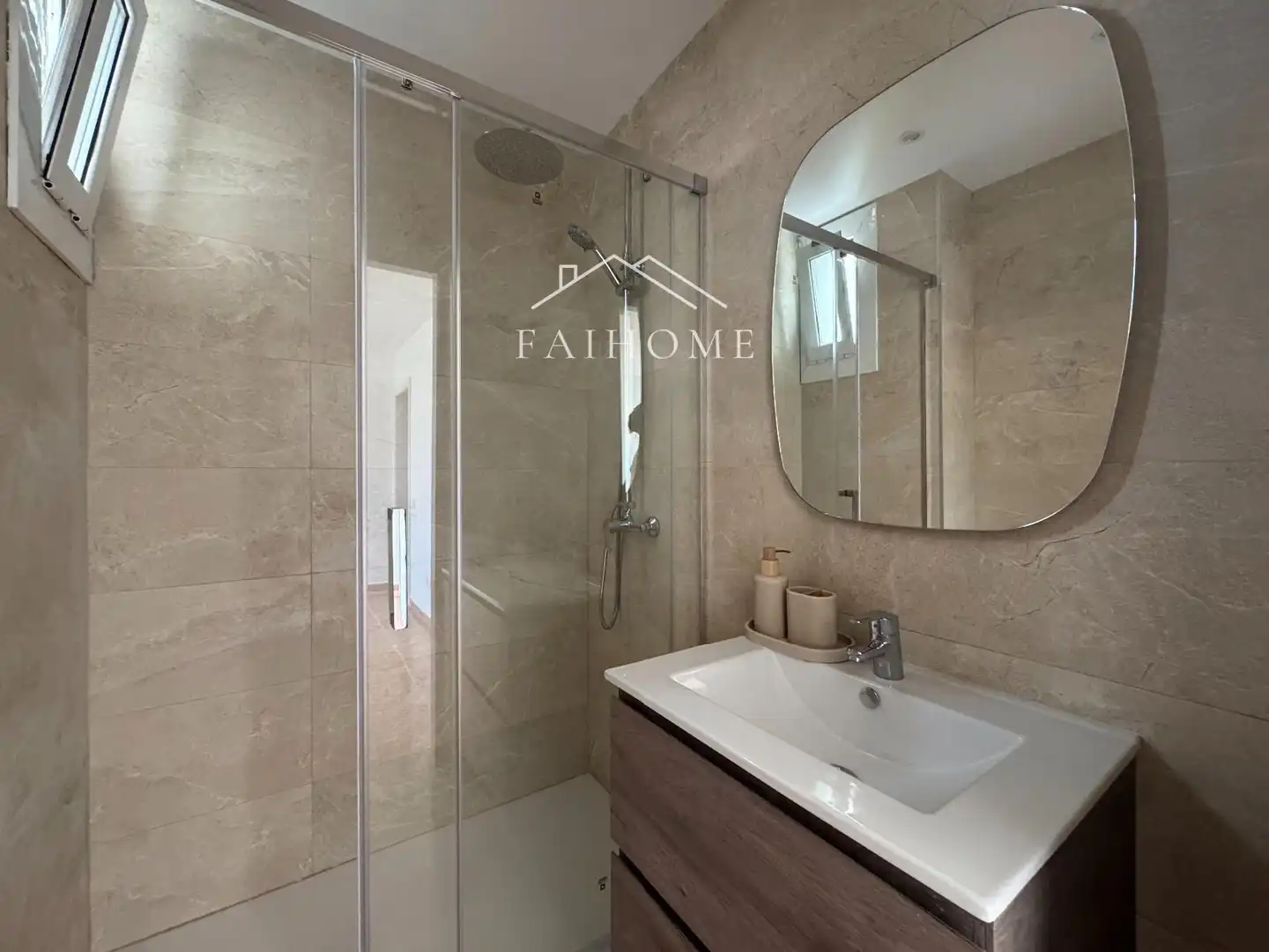 Bathroom of Attic for sale in Barcelona  with Heating, Parquet flooring and Oven