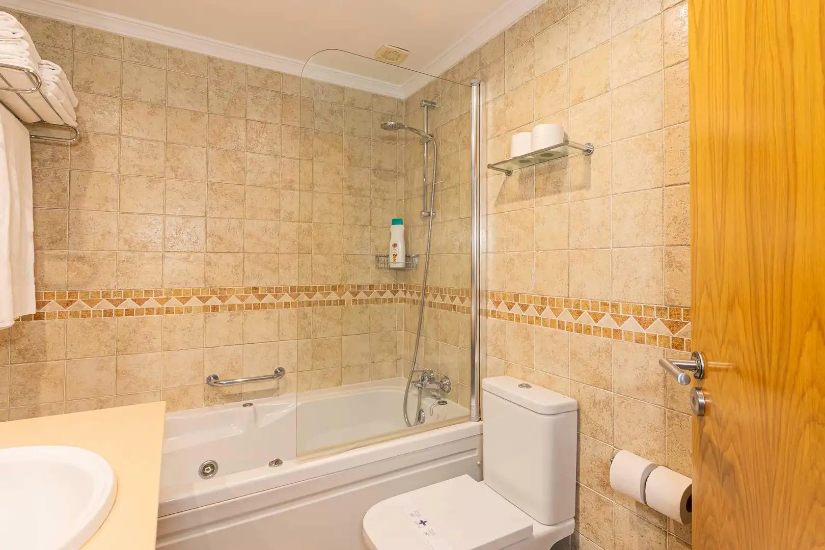 Bany de Planta baixa en venda en Mijas amb Aire condicionat, Jardí privat i Terrassa