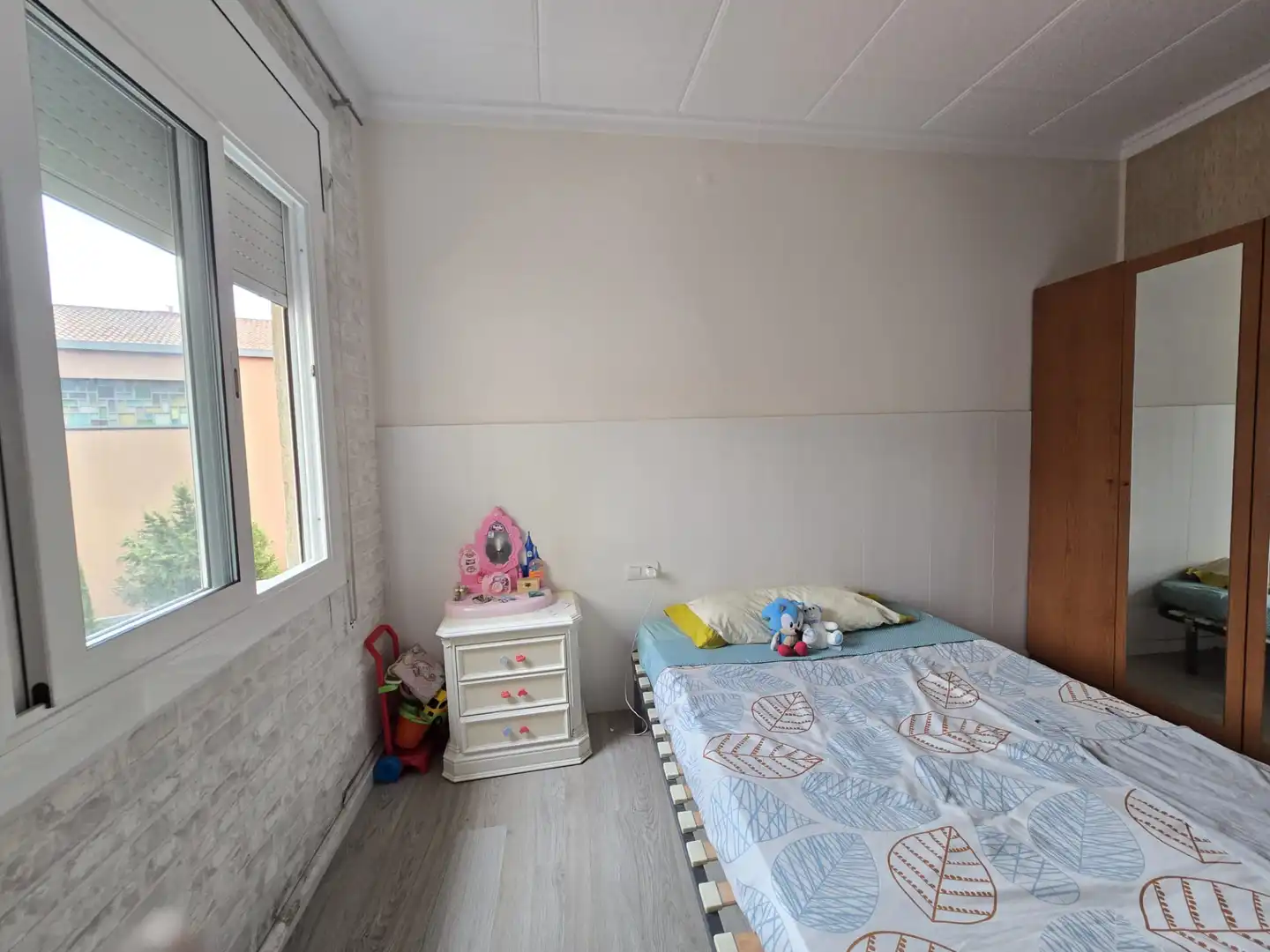 Schlafzimmer von Dachboden zum Verkauf in Sabadell mit Terrasse und Balkon