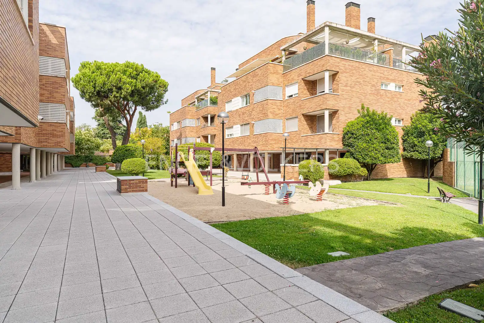 Exterior view of Apartment for sale in  Madrid Capital  with Air Conditioner, Heating and Private garden