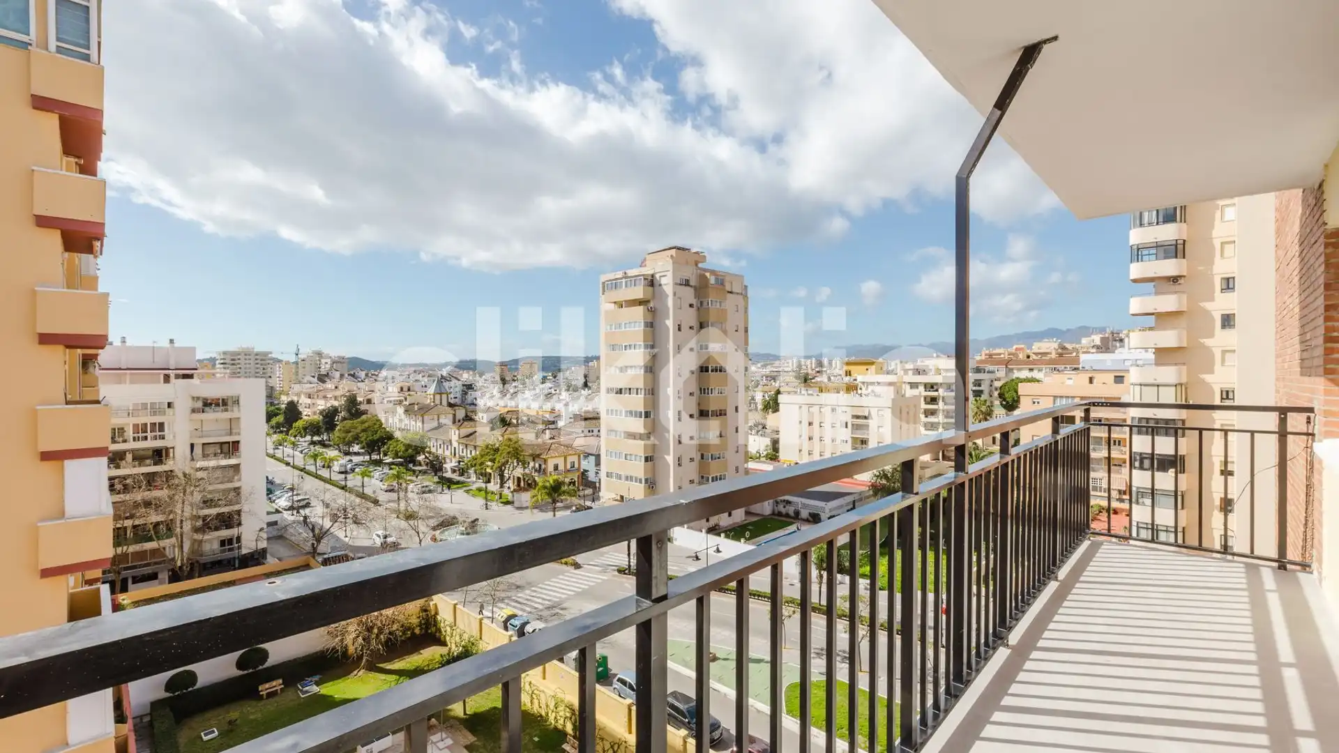 Außenansicht von Wohnung zum Verkauf in Fuengirola mit Klimaanlage, Terrasse und Schwimmbad