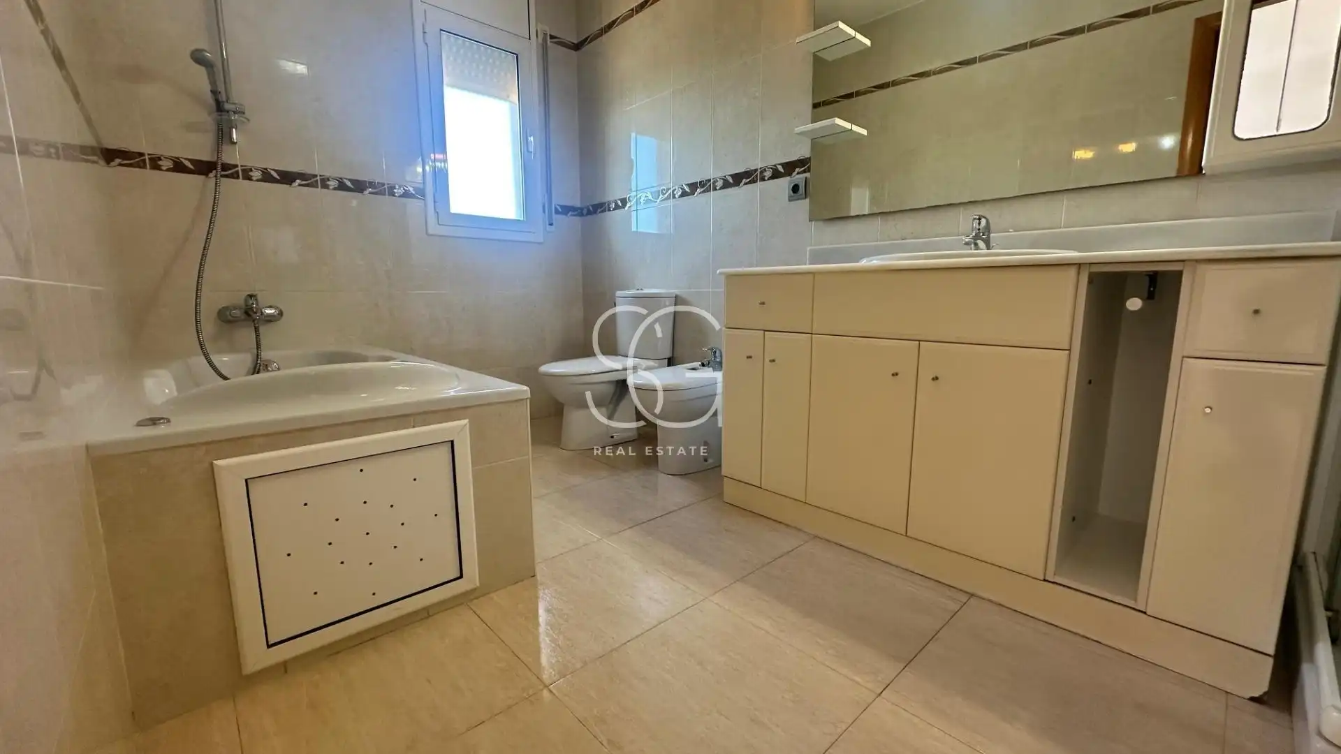 Badezimmer von Haus oder Chalet zum Verkauf in Roda de Berà mit Heizung