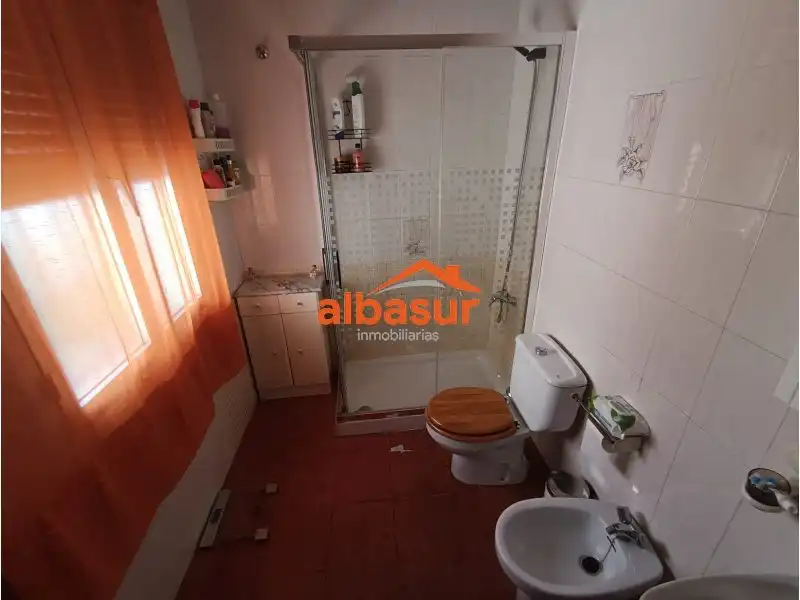 Bany de Casa o xalet en venda en Córdoba amb Aire condicionat, Calefacció i Moblat