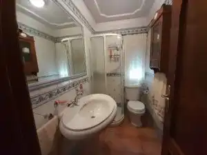 Bathroom of Flat for sale in Almodóvar del Campo  with Air Conditioner, Heating and Parquet flooring