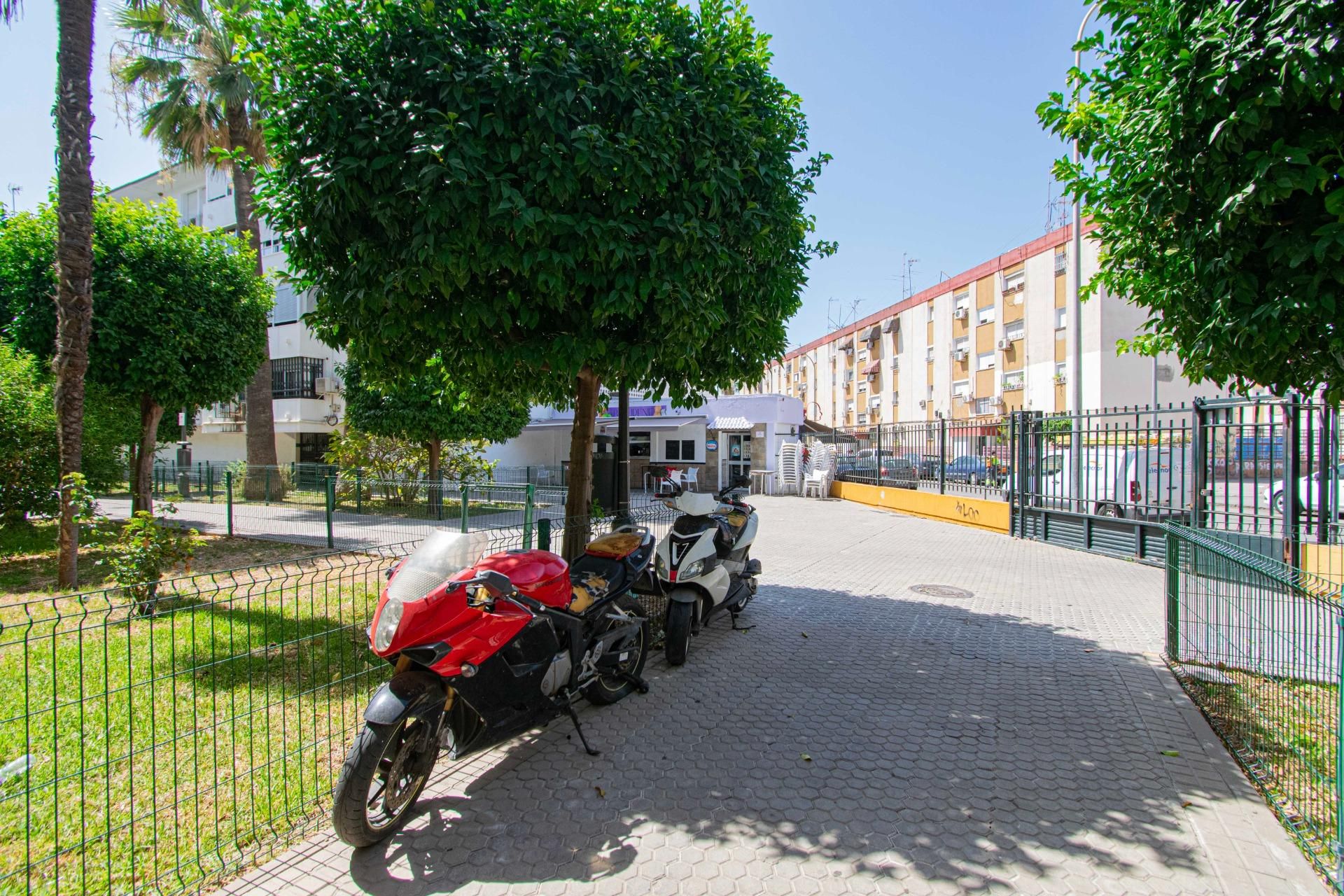 Exterior view of Flat for sale in  Sevilla Capital  with Air Conditioner, Private garden and Terrace