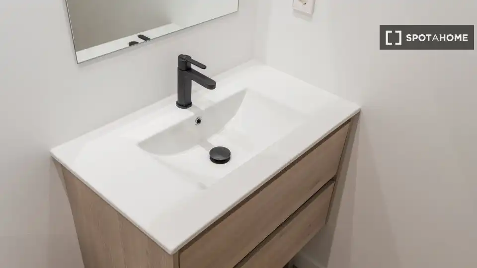 Bathroom of Flat for share in Centro