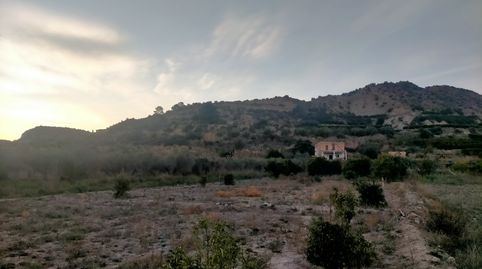 Terreno plano con agua