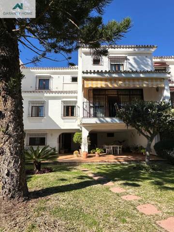Casa adosada en Venta en Cerrado de Calderón - Hacienda Paredes