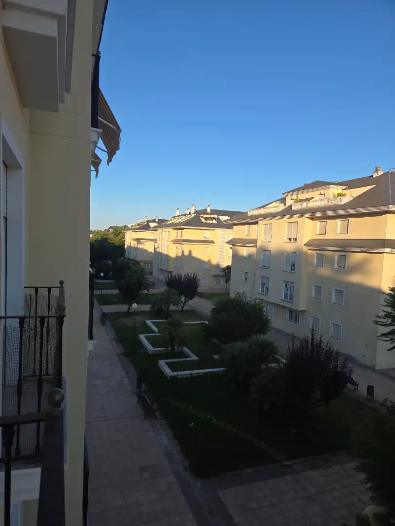 Vista exterior de Piso de alquiler en Badajoz con Aire acondicionado, Calefacción y Jardín privado