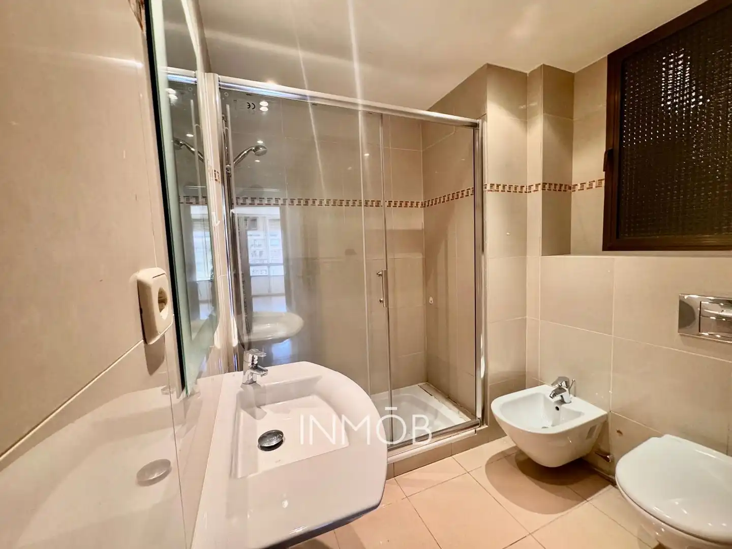 Badezimmer von Wohnung zur Miete in Madrid mit Klimaanlage