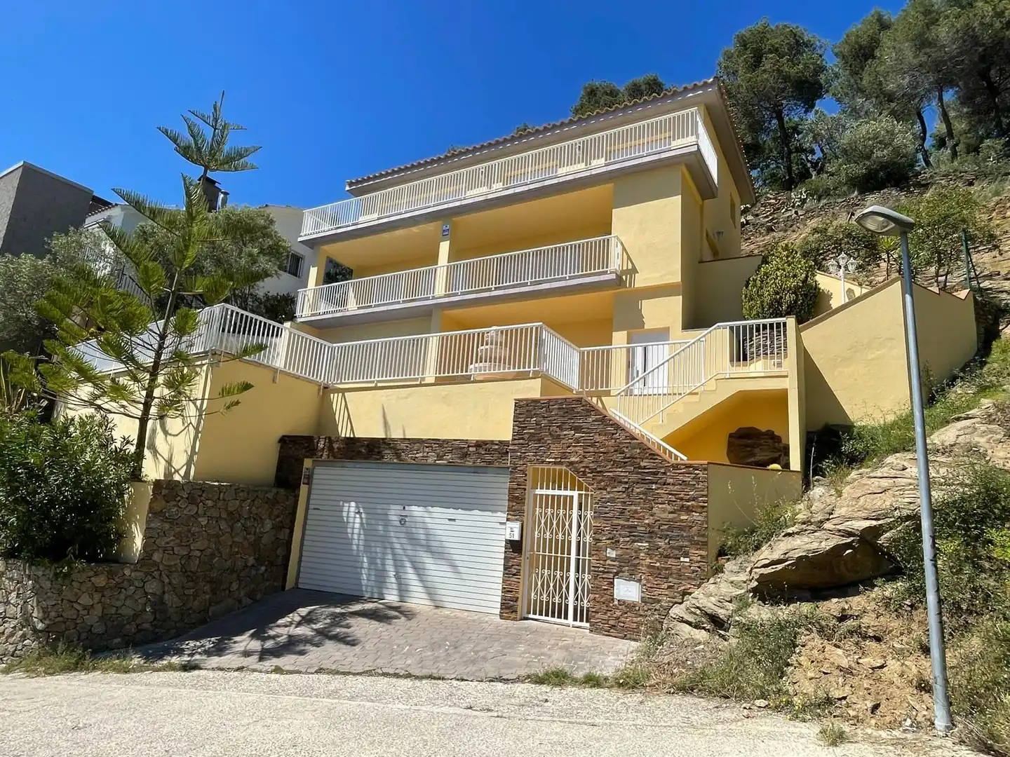 Vista exterior de Casa o chalet en venta en Roses con Calefacción, Jardín privado y Terraza