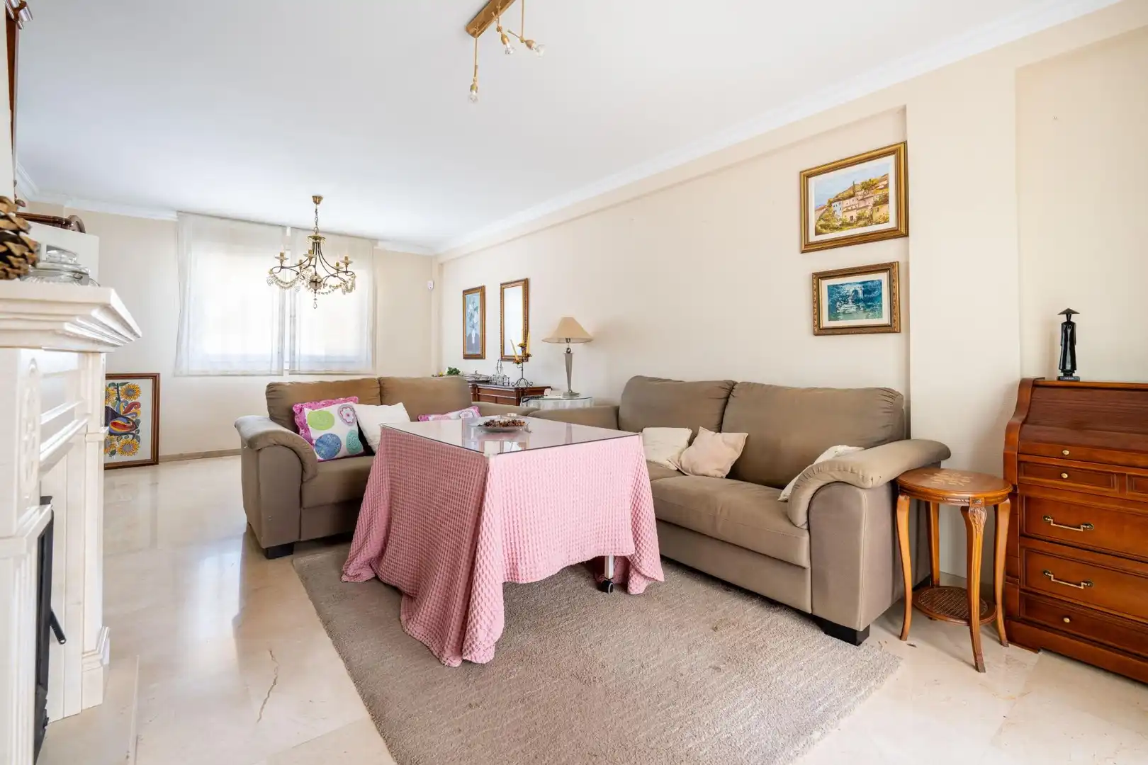 Sala de estar de Casa adosada en venta en Almería con Aire acondicionado, Terraza y Trastero