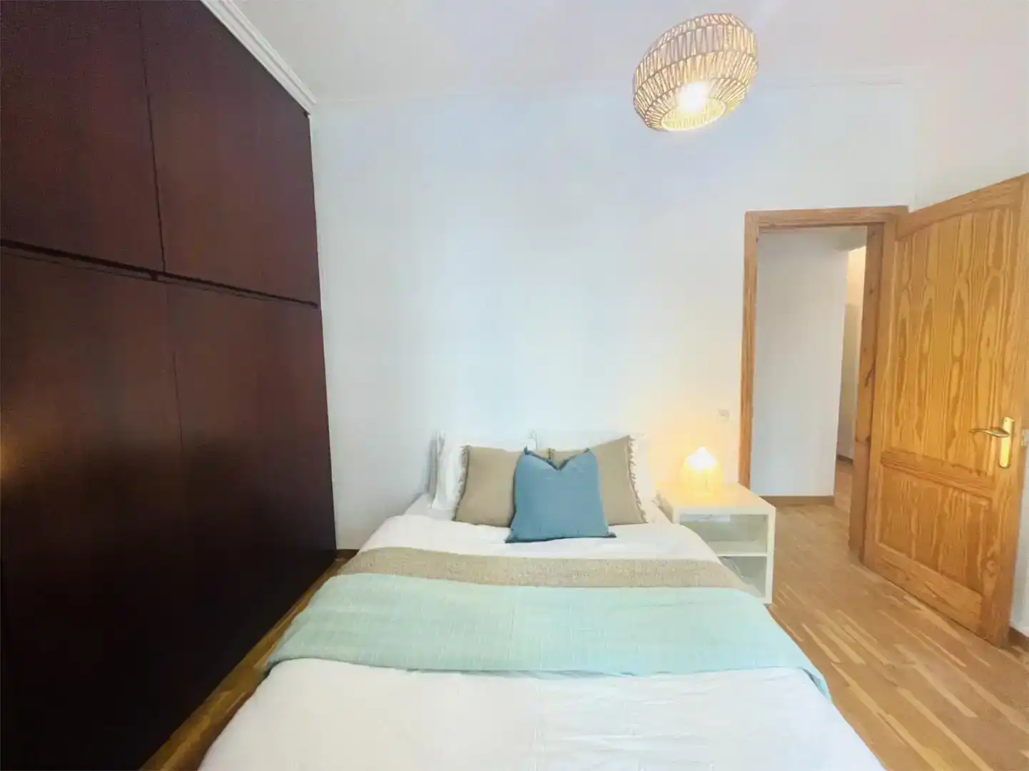 Bedroom of Flat for share in Gràcia