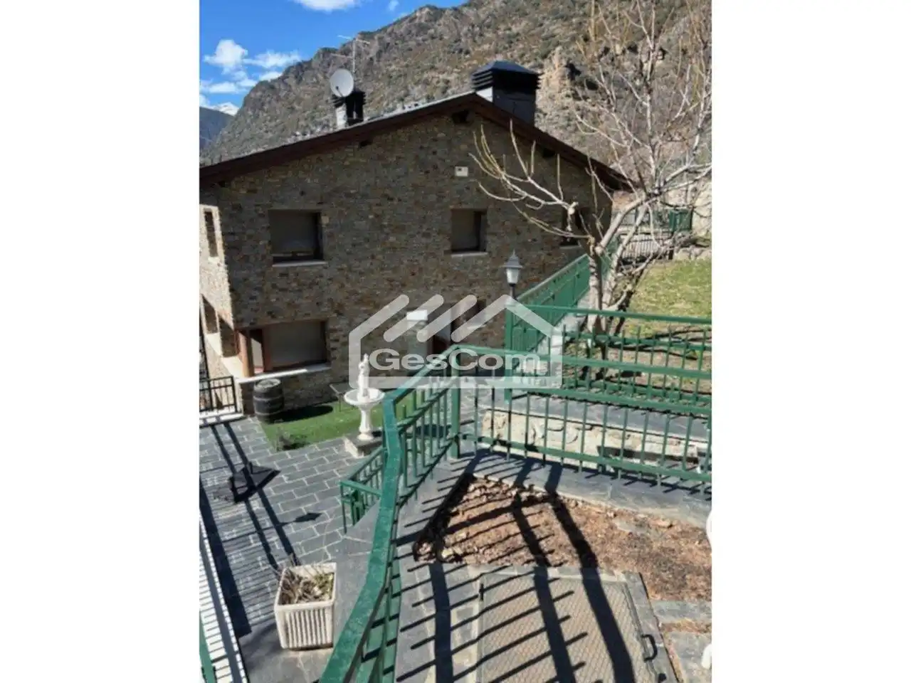 Vista exterior de Casa adosada en venta en Escaldes – Engordany con Calefacción y Jardín privado