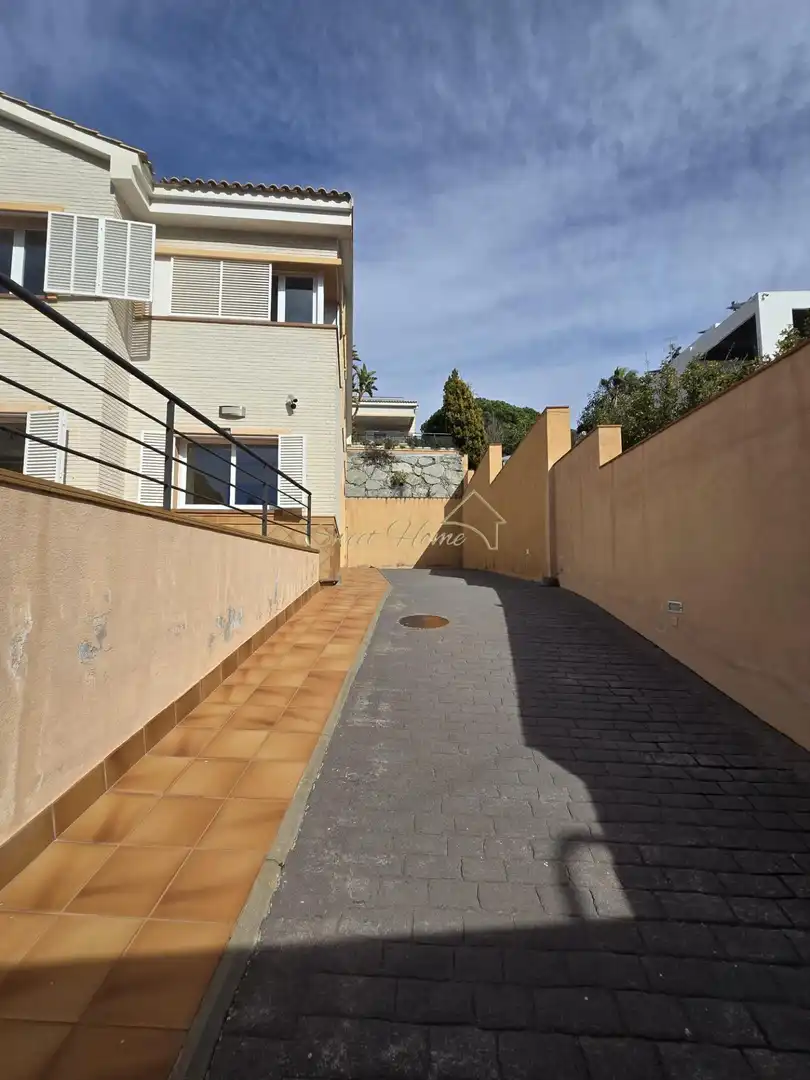 Vista exterior de Casa o chalet en venta en Vilassar de Dalt con Aire acondicionado, Calefacción y Jardín privado