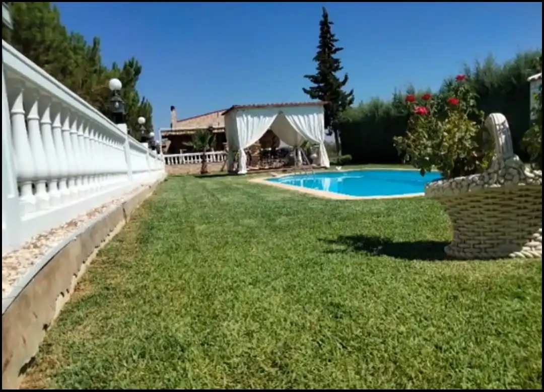 Jardí de Casa o xalet en venda en Arroyo de San Serván amb Jardí privat, Terrassa i Piscina