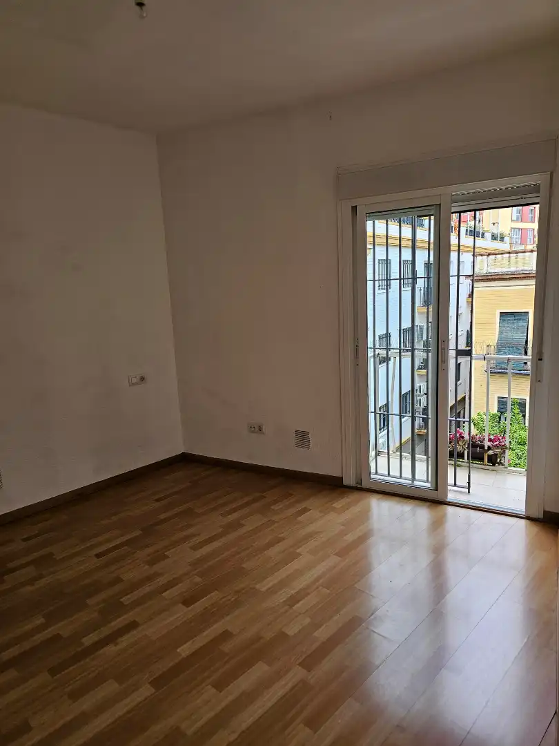 Bedroom of Flat for sale in Sevilla  with Air Conditioner, Heating and Storage room