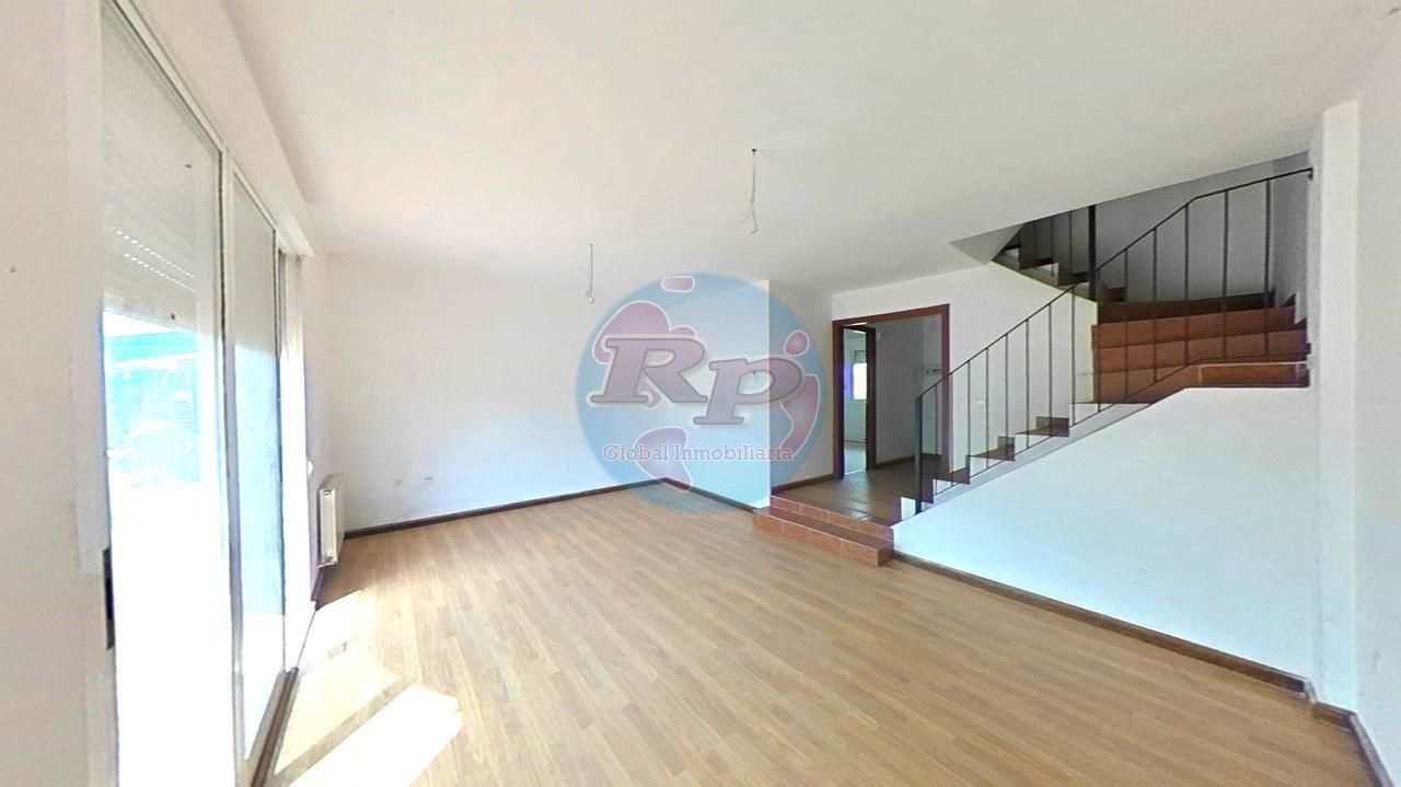Living room of Single-family semi-detached for sale in Congosto  with Heating, Private garden and Parquet flooring