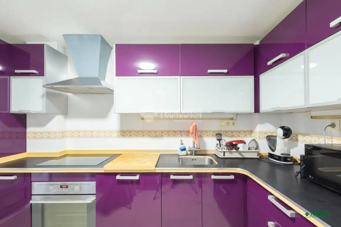 Cocina de Piso en venta en Almería con Terraza, Trastero y Piscina comunitaria
