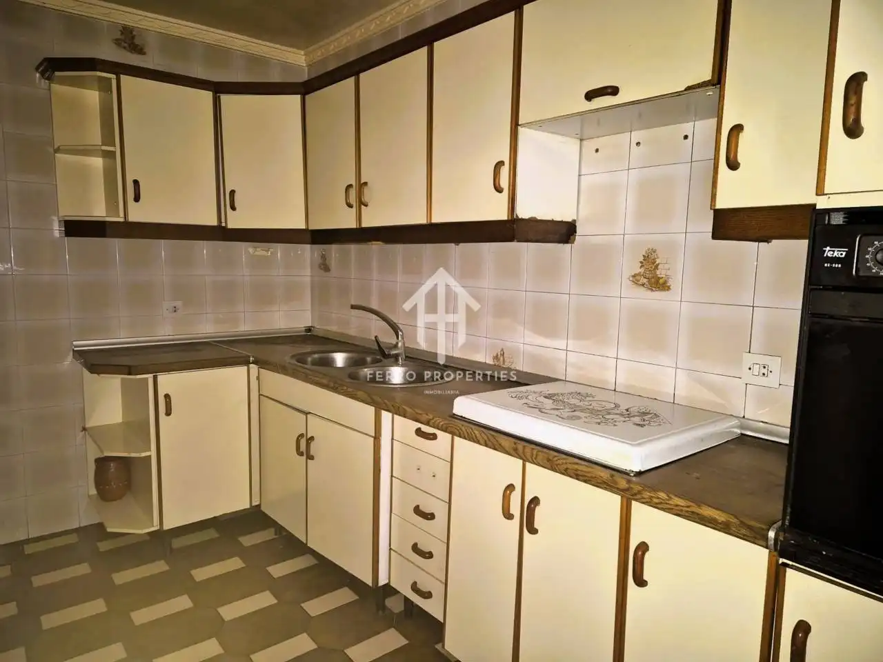 Cuina de Casa o xalet en venda en Loja amb Jardí privat, Terrassa i Moblat