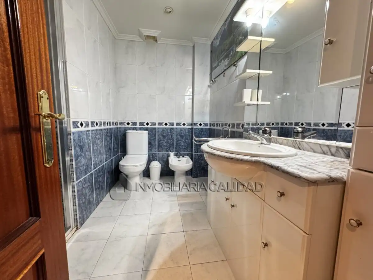 Bathroom of Flat for rent in Burgos  with Heating, Terrace and Furnished