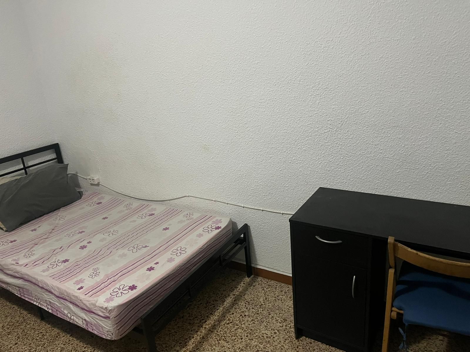 Habitación de Piso de alquiler en Elche / Elx con Amueblado