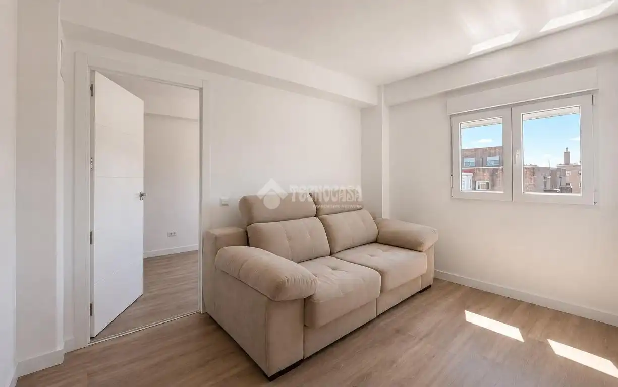 Flat with lift for sale in Moratalaz