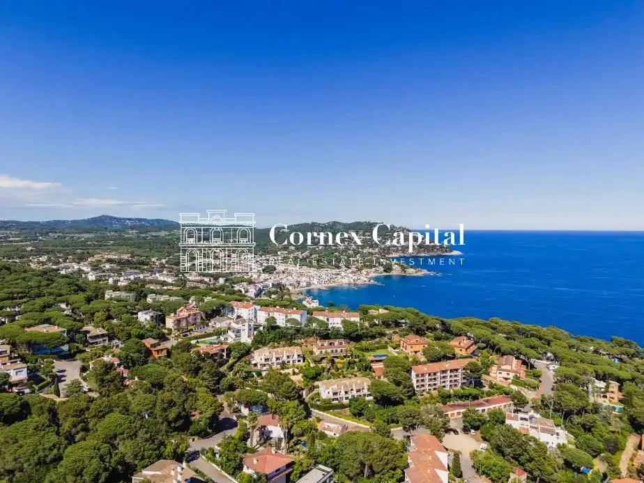 Vista exterior de Casa adosada en venda en Palafrugell amb Aire condicionat, Calefacció i Jardí privat