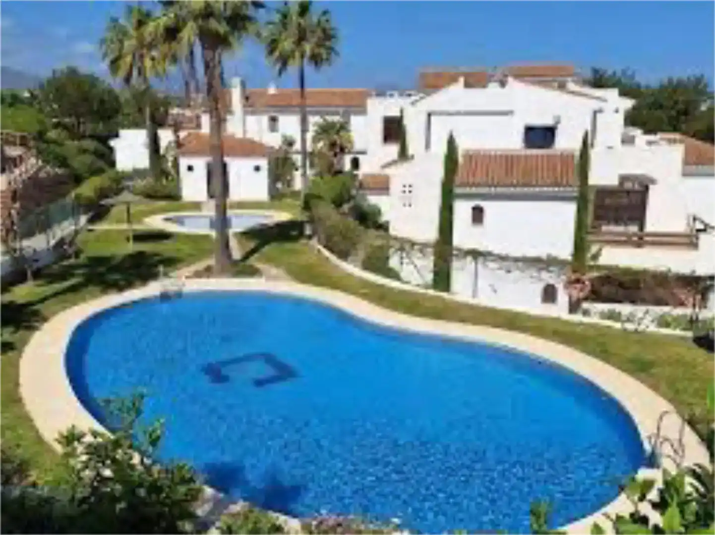 Außenansicht von Wohnungen zum Verkauf in Casares mit Klimaanlage, Schwimmbad und Balkon