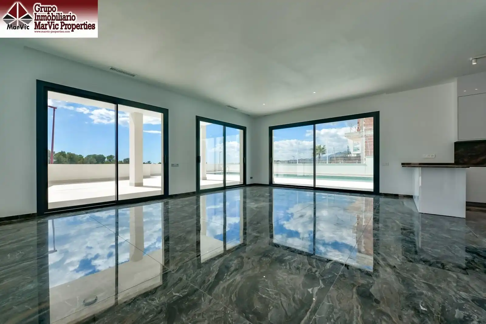 Villa mit Pool zum Verkauf in Golf Bahía, imagen 24