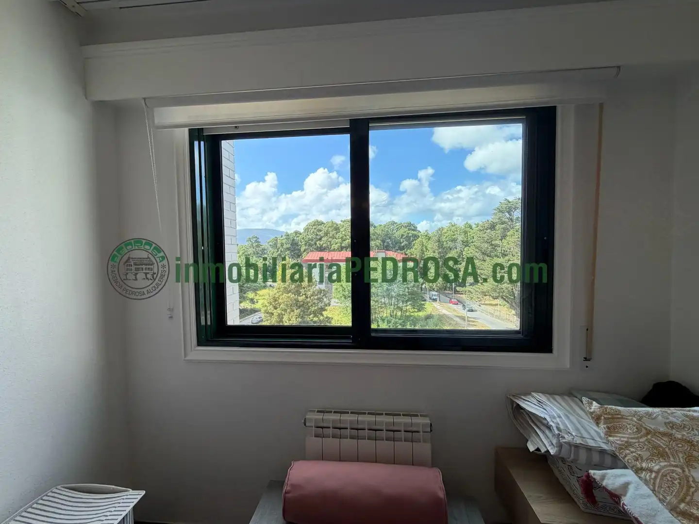 Dormitori de Apartament en venda en Pontevedra Capital  amb Calefacció i Traster